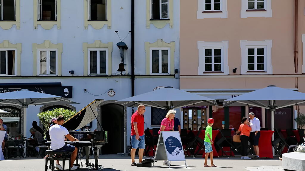 Open Piano am Salzburger Kajetanerplatz