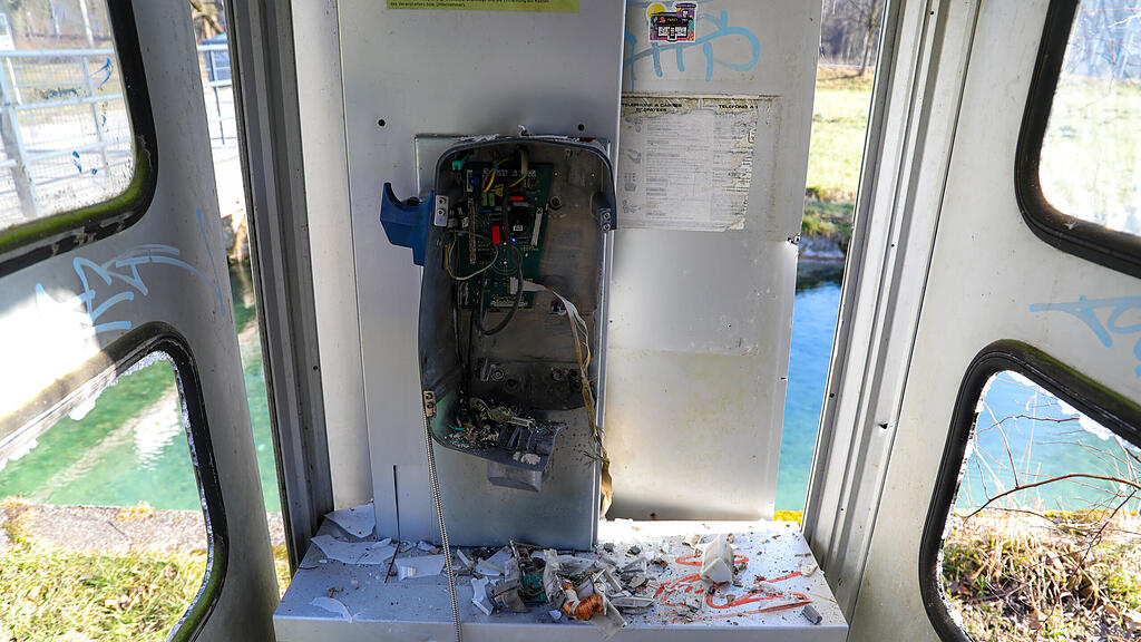 Telefonzelle Gneis
