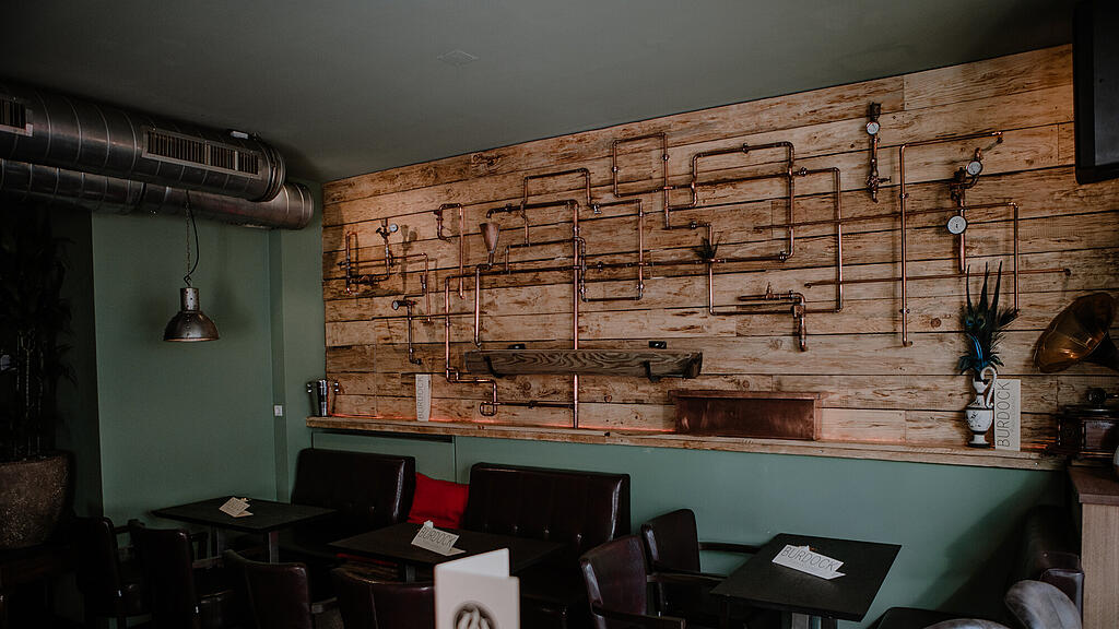 Burdock, Bar