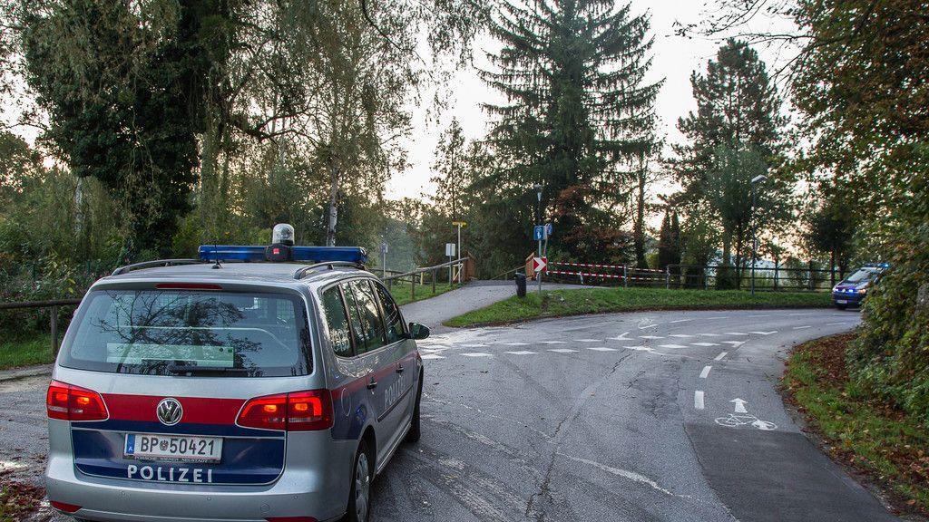 Alkolenker landet mit Pkw im Almkanal