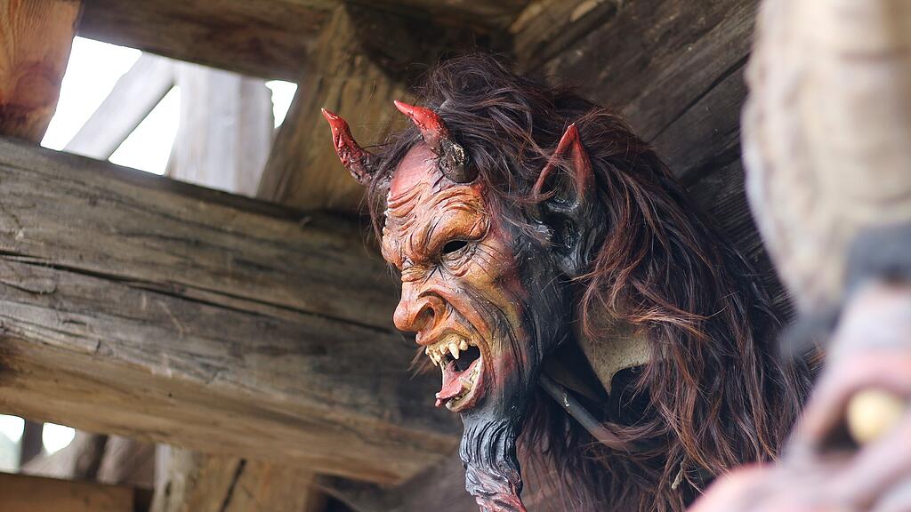 Maskenausstellung "Grossarler Gschlacht"