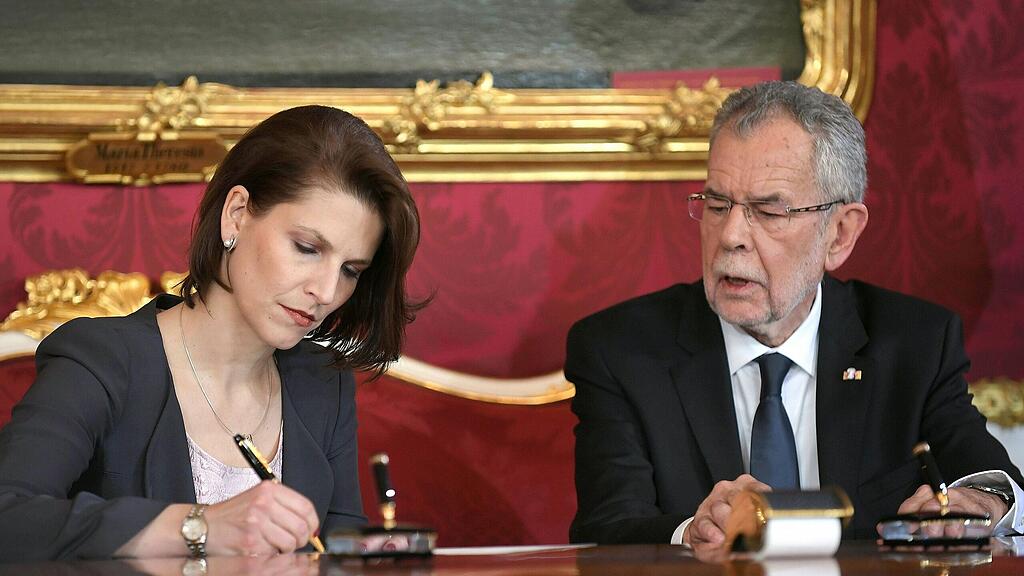Karoline Edtstadler wurde am Montag von Bundespräsident Alexander Van der Bellen als Staatssekretärin angelobt.