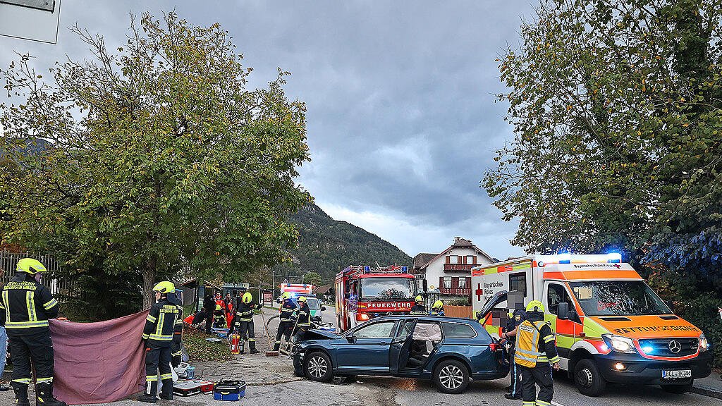Unfall Schlepper-Auto Bayerisch Gmain