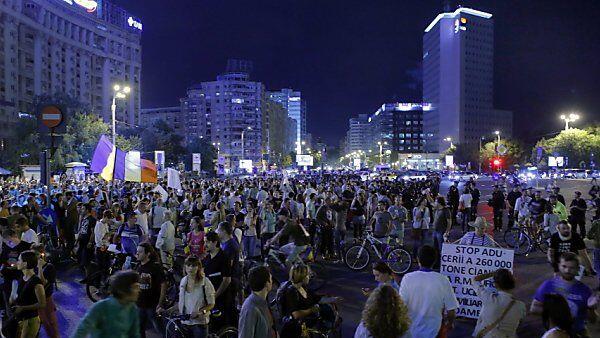 Bis zu 8.000 Demonstranten in Bukarest