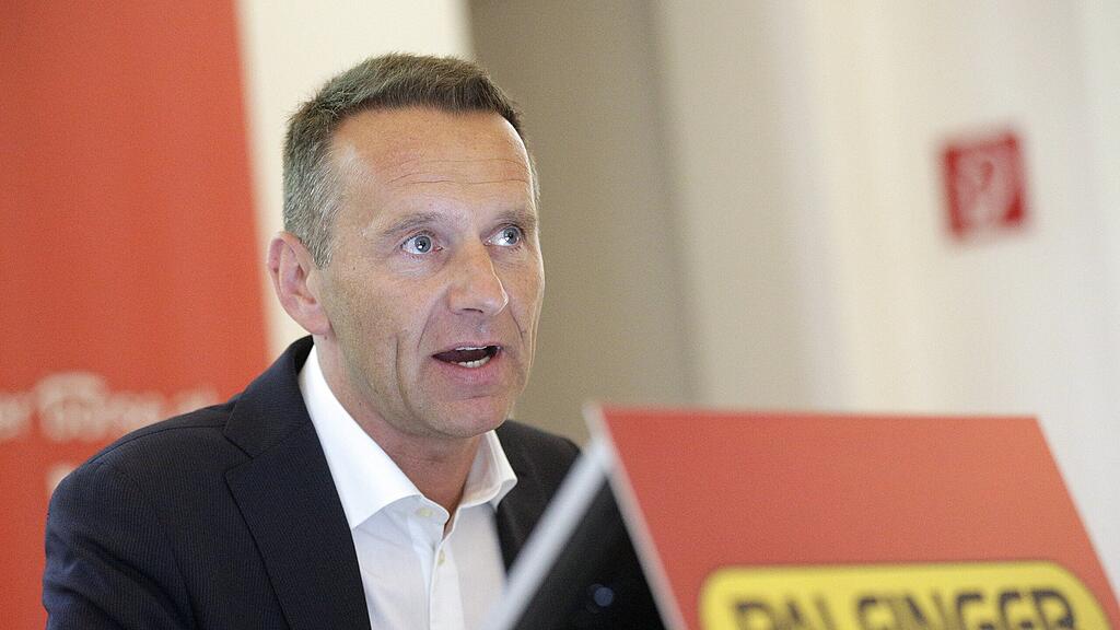Noch sei das Geschäft sehr europalastig, doch das soll sich bald ändern, gab Palfinger-CEO Herbert Ortner bei einer Pressekonferenz an (Archivbild).