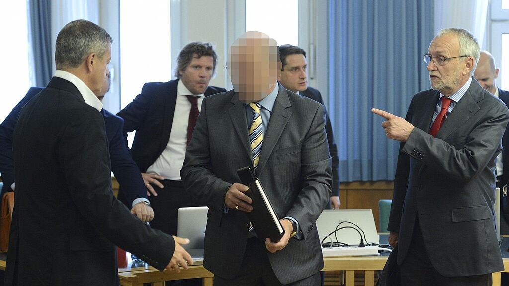 Gernot Rumpold (l.), Michael G. und Ex-Telekom-Vorstand Rudolf Fischer (r.) berufen sich auf den verstorbenen Jörg Haider.