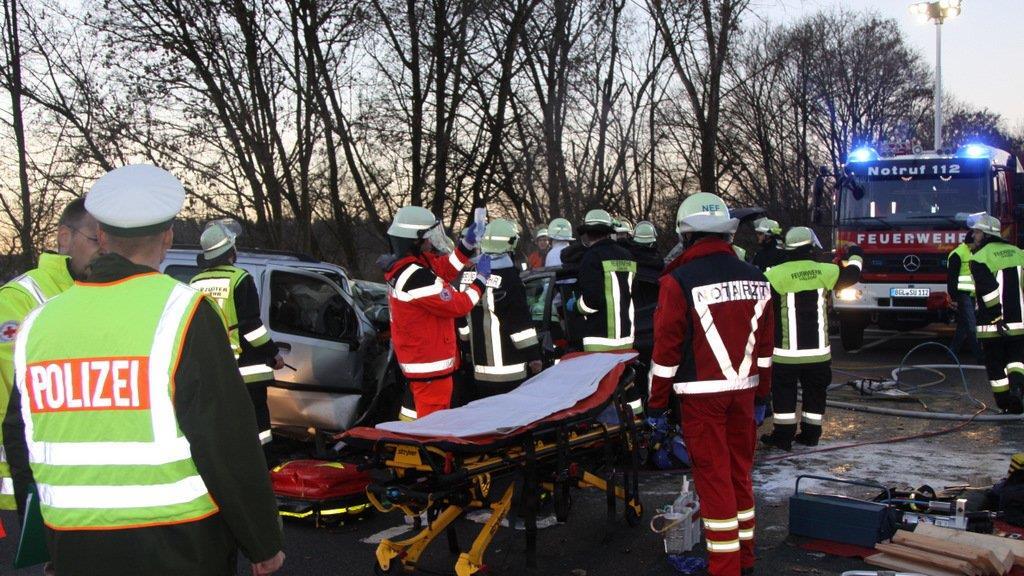 Ein Toter bei Crash auf B20, II