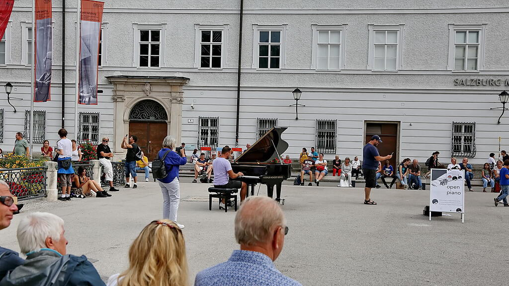 Open Piano Mozartplatz