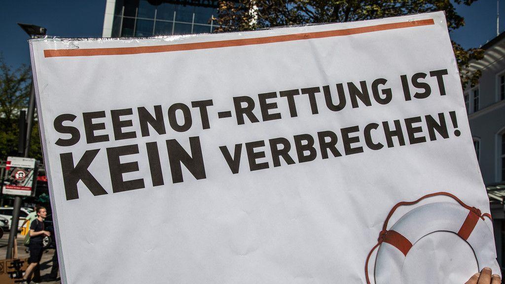 Eu-Gipfel: Demo in Salzburg, II
