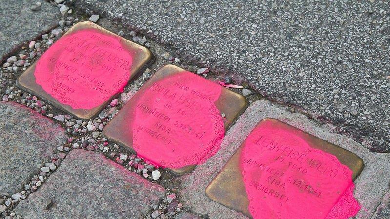 Stolpersteine beschmiert