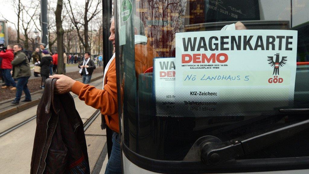 Beamte demonstrieren in Wien
