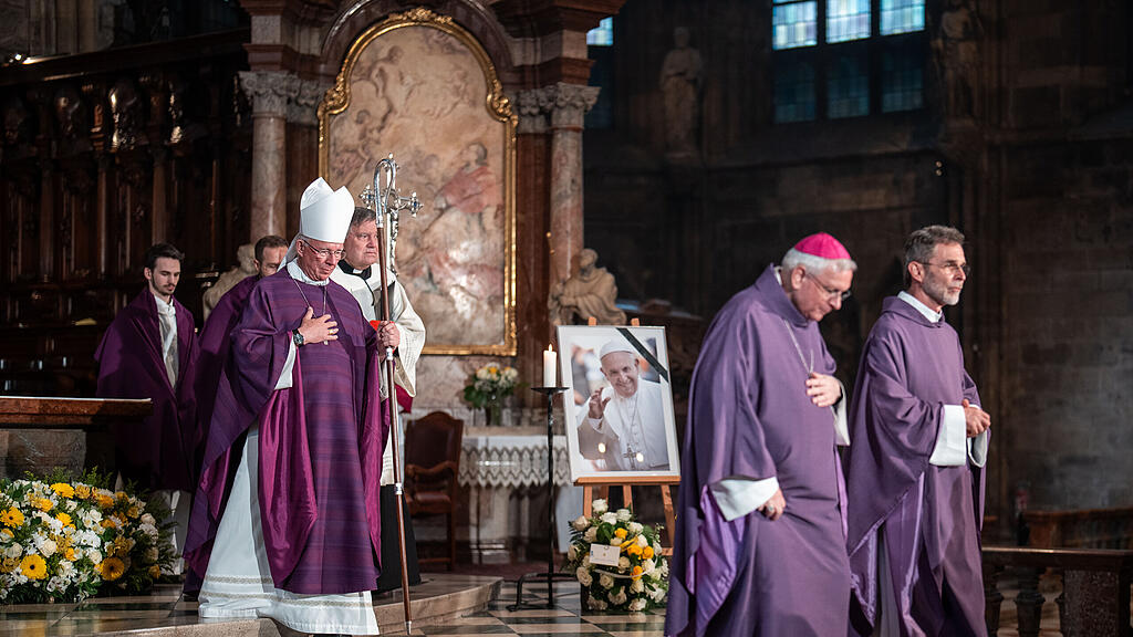 TRAUERGOTTESDIENST FR VERSTORBENEN PAPST FRANZISKUS: LACKNER