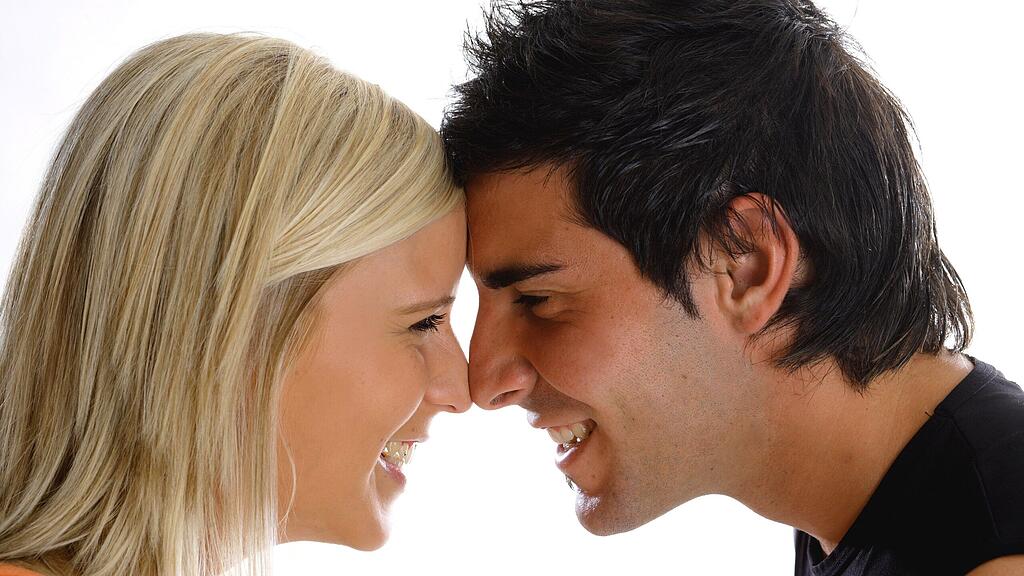 Bei steigendem Alter wächst bei Frauen der Wunsch nach einem jüngeren Partner.