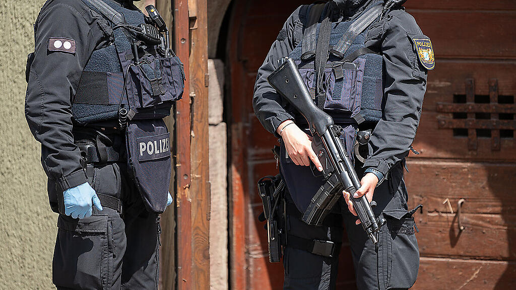 Es wurden auch Waffen gefunden