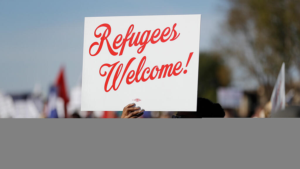 Migranten stürmen US-Grenze