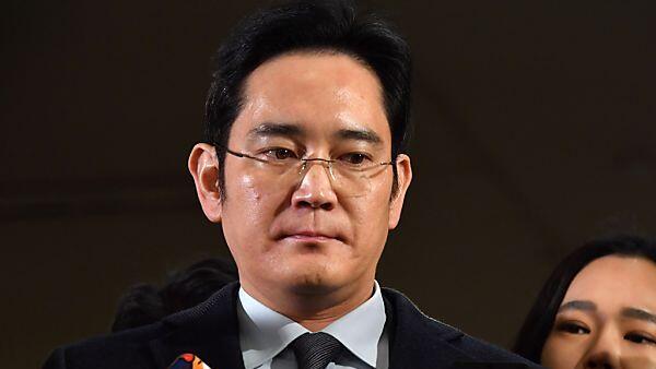 Lee droht Anklage wegen Korruption, Untreue und Meineids