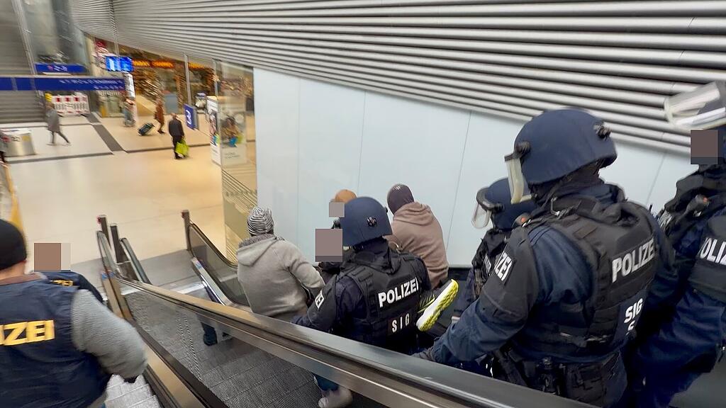 Großeinsatz im Salzburger Hauptbahnhof