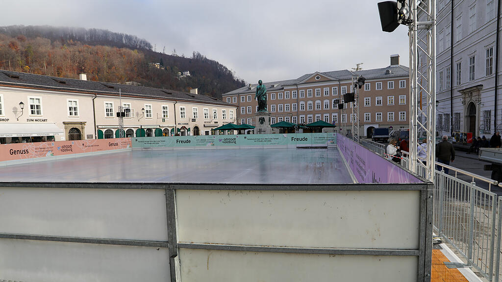 Aufbau Eiszauber am Mozartplatz