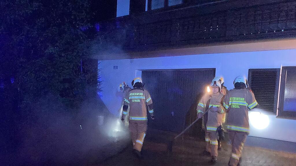 Strobl: Müllcontainer in Brand