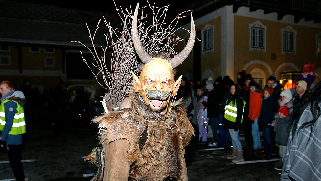 Maxglaner Krampus und Perchtenlauf