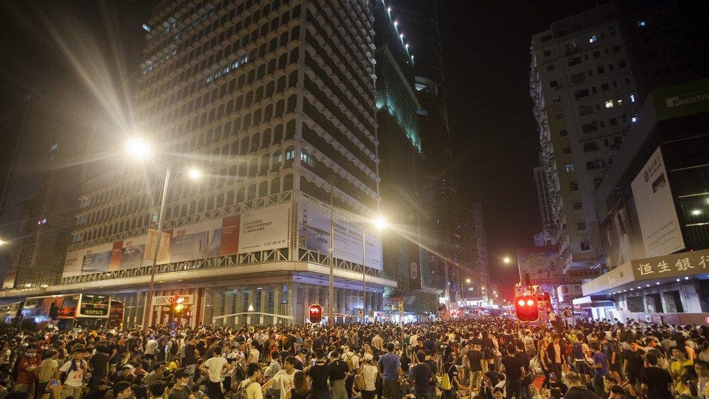 Demonstranten legen Hongkong lahm