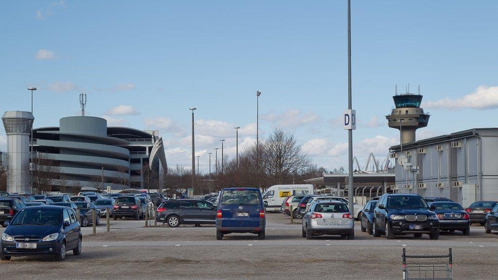 Flughafen sperrt 1.000 Parkplätze