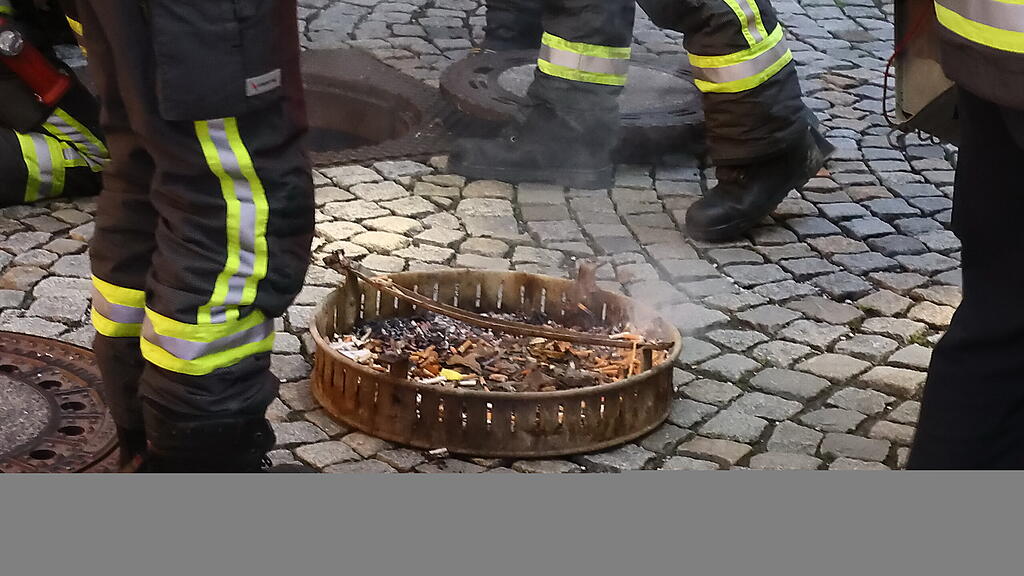 Brand in Gully in Salzburger Altstadt, Pfeifergasse
