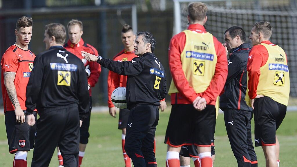 Bringt Teamchef Koller Alaba von Beginn an? Ersatzbank droht Ivanschitz, Arnautovic und Harnik.
