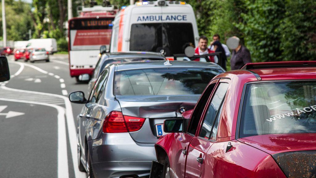 Fünf Verletzte bei Auffahrunfall in Münchner Bundesstraße