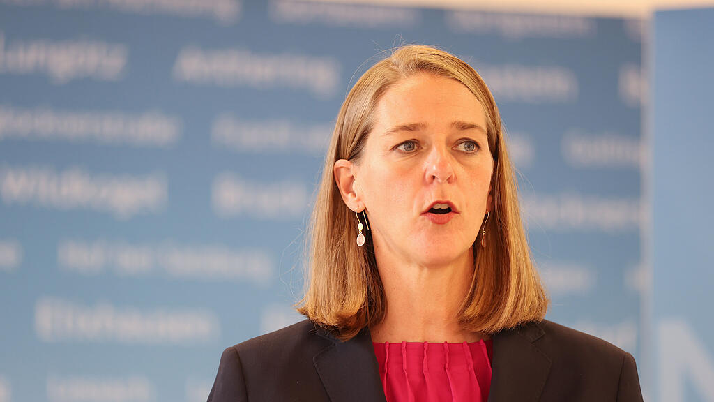 SB: Andrea Klambauer, NEOS,