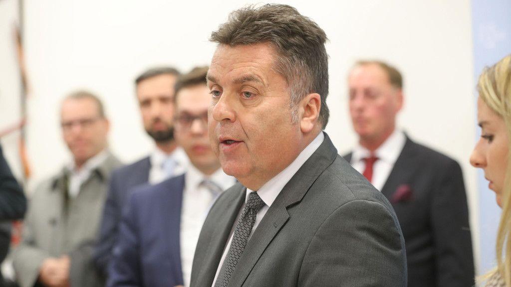Hans Mayr gibt Rücktritt bekannt