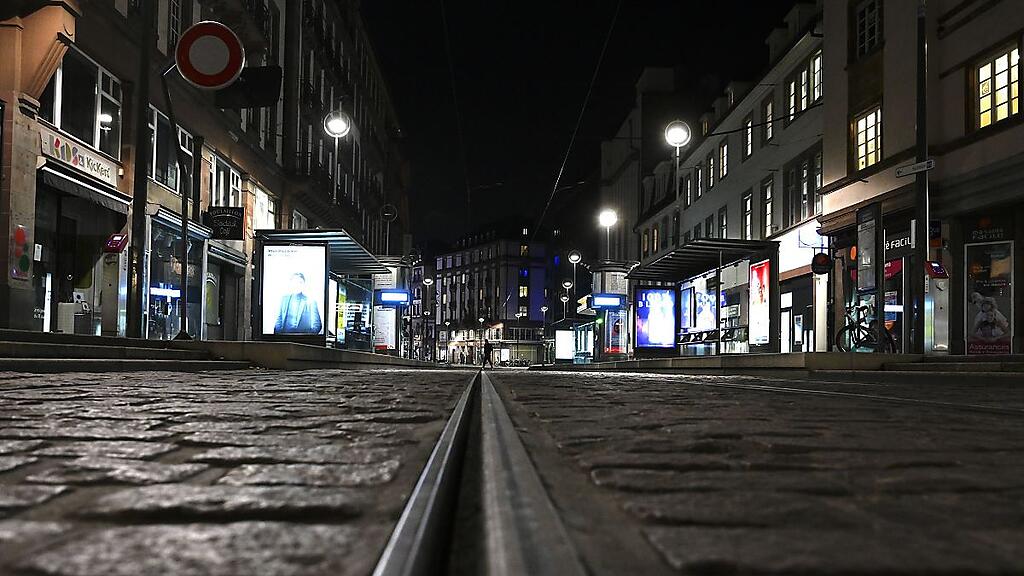 Leergefegte Straße in Straßburg