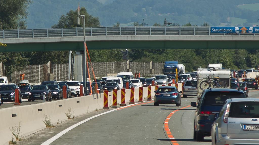Verkehrskolonnen rund um die Stadt Salzburg