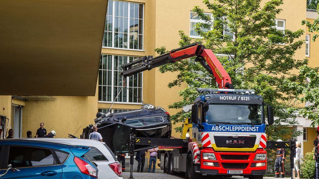 Pkw-Überschlag in Privatklinik