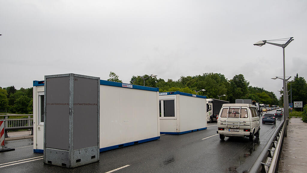 Aufbau Grenzposten Freilassing