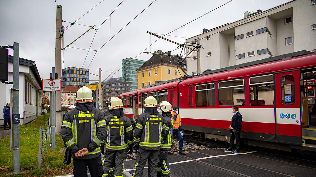 Pkw kontra Lokalbahn in Itzling