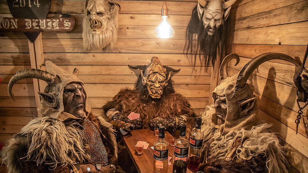Maskenausstellung der Maxglaner Teufel