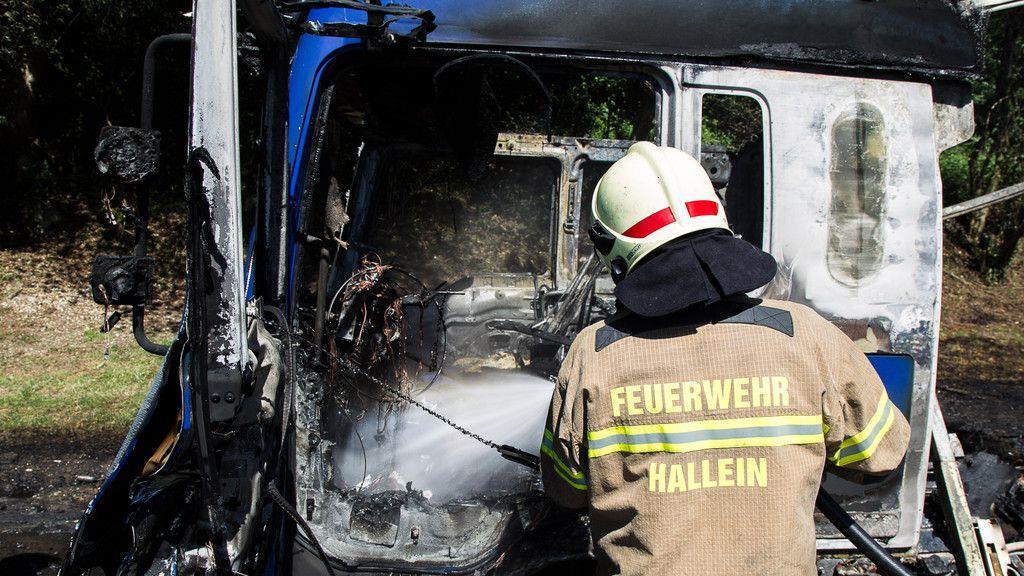 Lkw-Vollbrand auf A10 bei Hallein