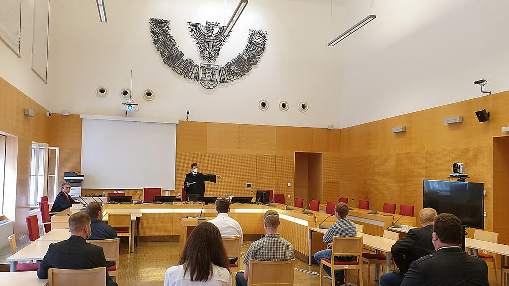 Die Angeklagten vor Prozessstart