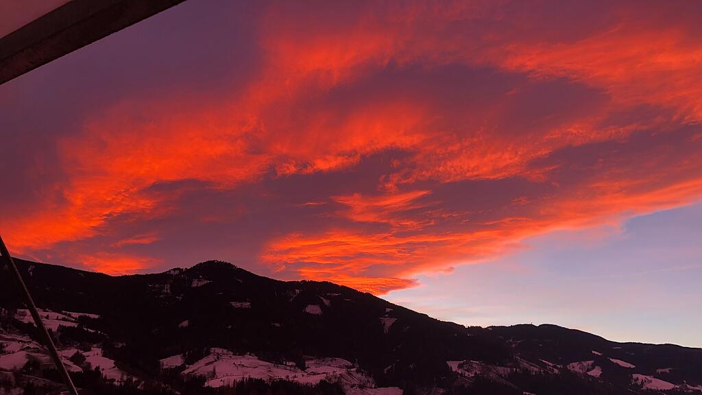 Wundersch\u00f6ner Sonnenaufgang \u00fcber Salzburg III