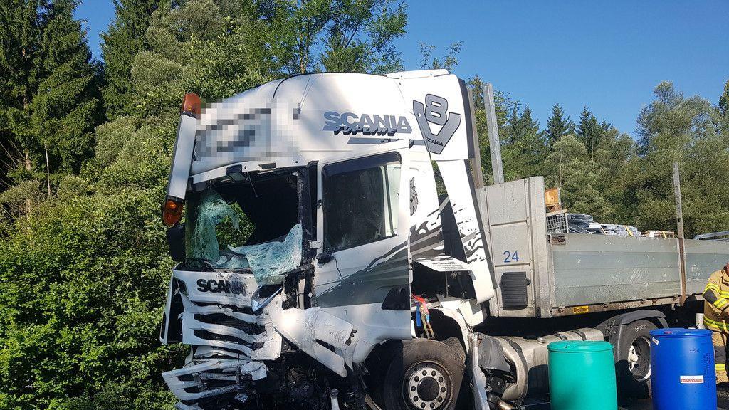 Tödlicher Lkw-Unfall auf B156