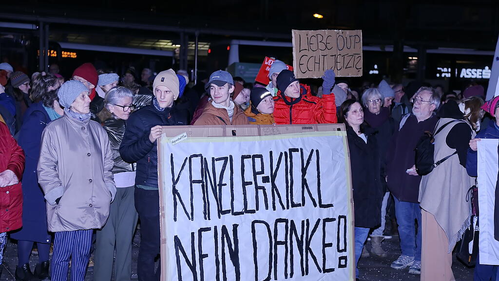 kundgebung blau-schwarz hauptbahnhof