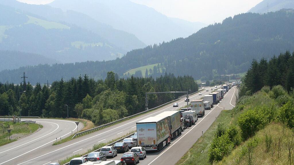20 Kilometer Stau auf der A10 in Richtung Süden.