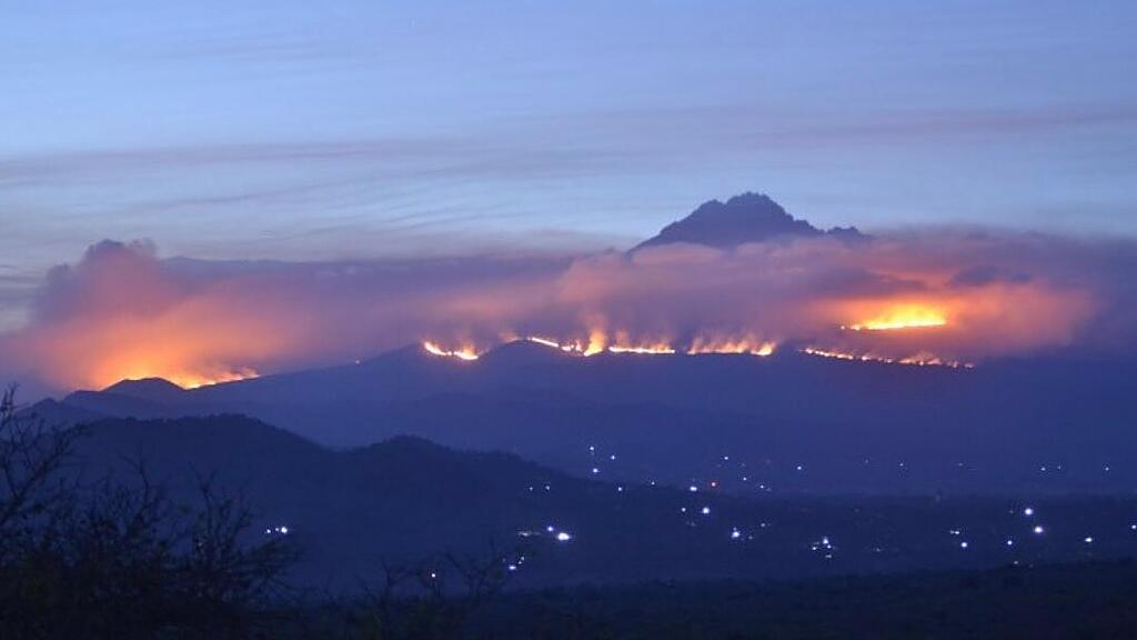 Kilimandscharo in Flammen
