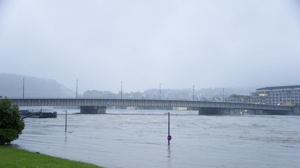 Linz: Donaulände überflutet