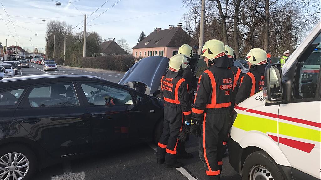 Eine der Unfallstellen auf der Münchner Bundesstraße.