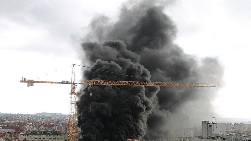 Im Möbelhaus Leiner am Grazer Hauptbahnhof brach am Mittwoch ein Feuer aus.
