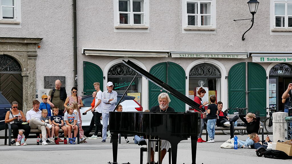 Open Piano Mozartplatz