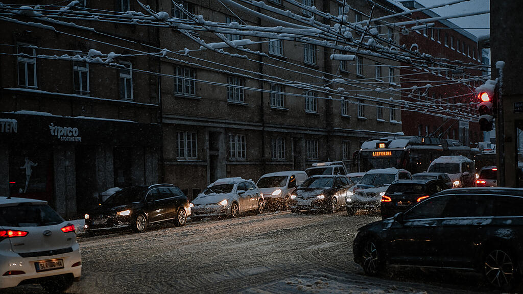 Verschneites Salzburg in den Morgenstunden