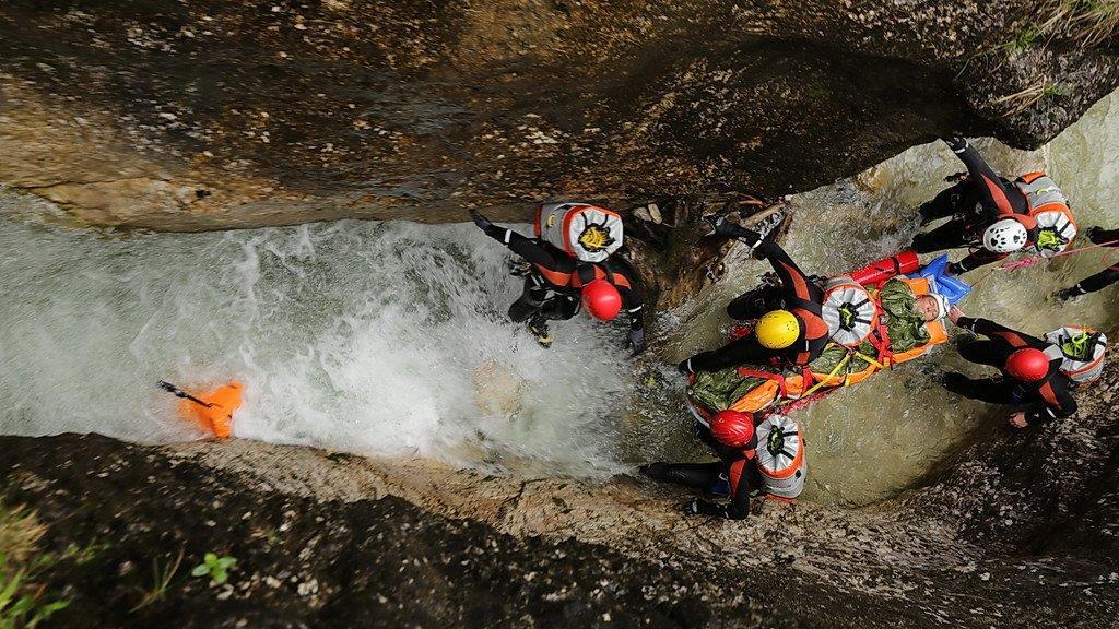 Großübung in der Almbachklamm, I
